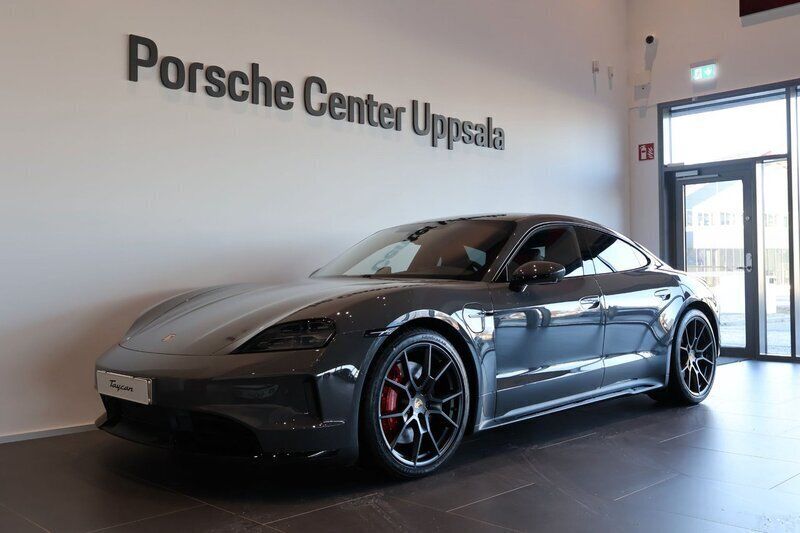 Grå Ny 2024 Porsche Taycan GTS Sedan | 1 799 290 kr - Bild 1/4