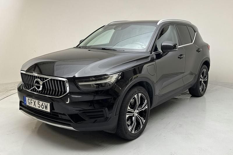 Svart Begagnad 2022 Volvo XC40 Inscription SUV | 329 800 kr - Bild 1/4
