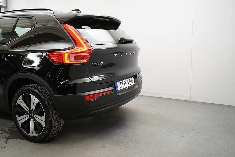 Begagnad Volvo XC40 Core 185 kW (252 HK) 2023 Svart SUV