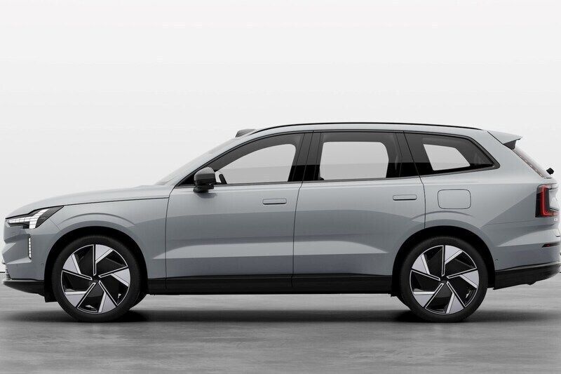 Grå Ny 2024 Volvo EX90 Performance SUV | 1 155 900 kr - Bild 1/4