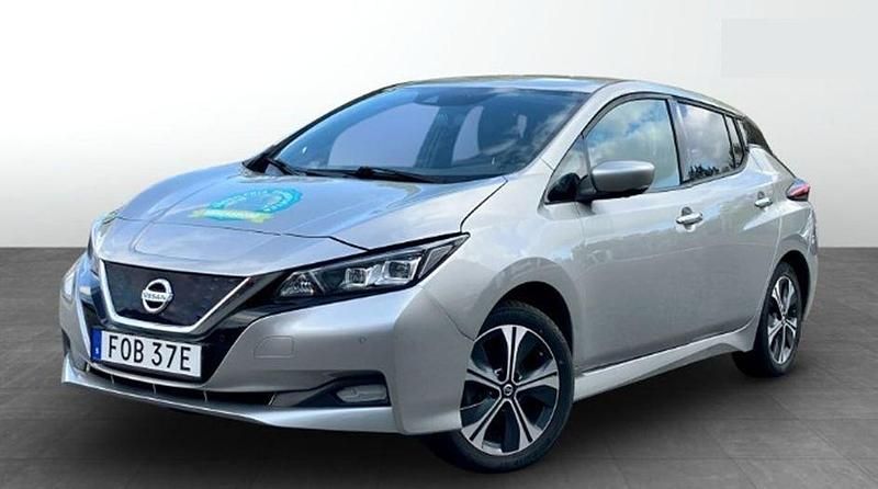 Silver Begagnad 2021 Nissan Leaf N-Connecta Halvkombi | 179 900 kr (Marknadspris) - Bild 1/2