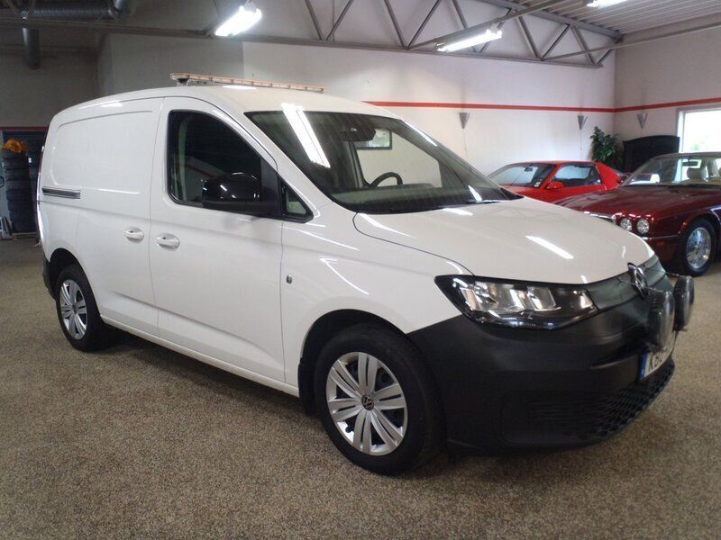 Vit Begagnad 2022 VW Caddy Minibuss | 295 000 kr (Lite dyr) - Bild 1/4