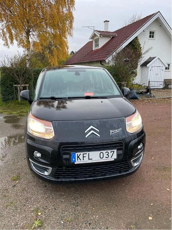 Svart Begagnad 2010 Citroën C3 Picasso Minibuss | 35 500 kr (Marknadspris) - Bild 1/4