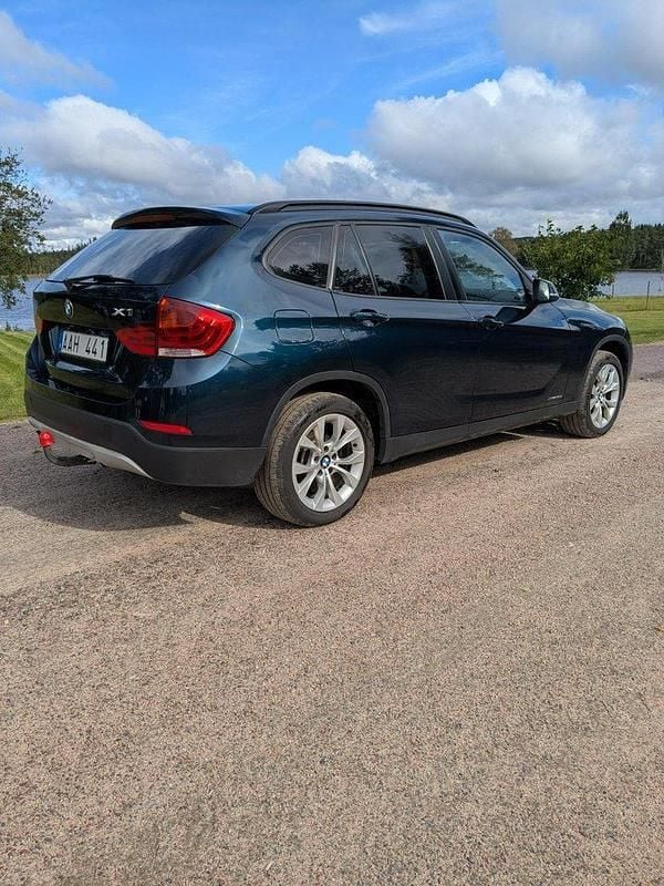 Blå Begagnad 2013 BMW X1 SUV | 82 000 kr (Bra pris) - Bild 1/4