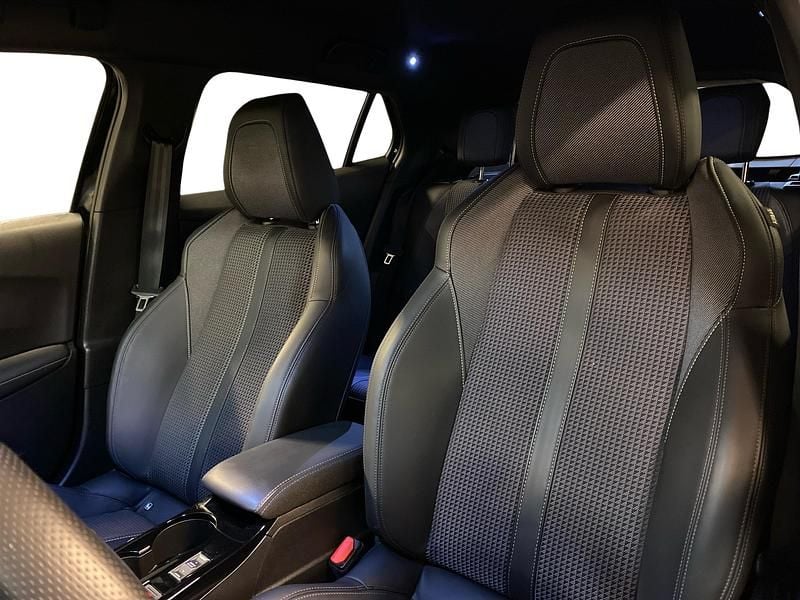 Begagnad Peugeot e-2008 GT 100 kW (137 HK) 2022 Svart SUV