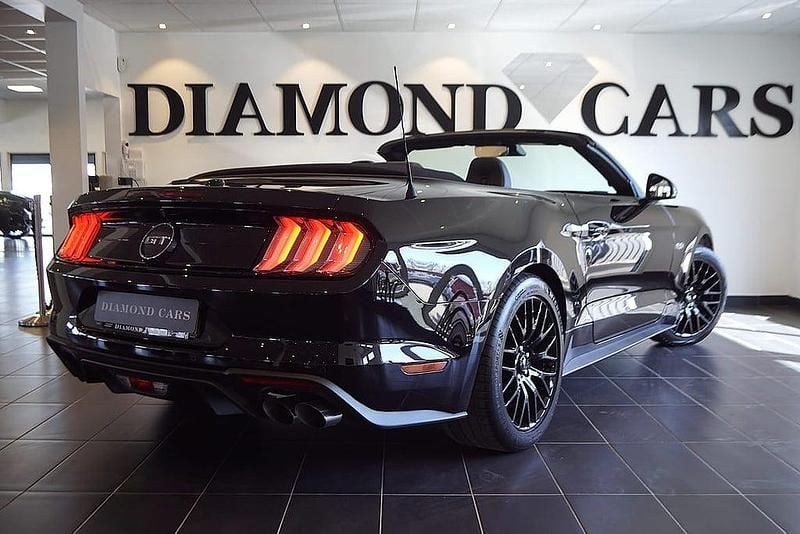 Svart Begagnad 2018 Ford Mustang GT Convertible Cab | 499 000 kr (Marknadspris) - Bild 1/4