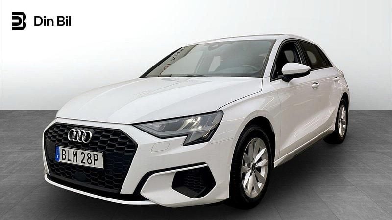 Vit Begagnad 2022 Audi A3 Sportback Proline Halvkombi | 224 000 kr (Marknadspris) - Bild 1/4