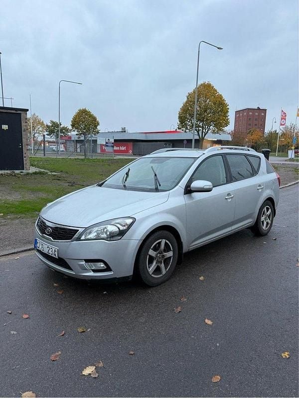 Silver Begagnad 2010 Kia Ceed Sportswagon 4 Kombi | 27 000 kr (Superpris) - Bild 1/2