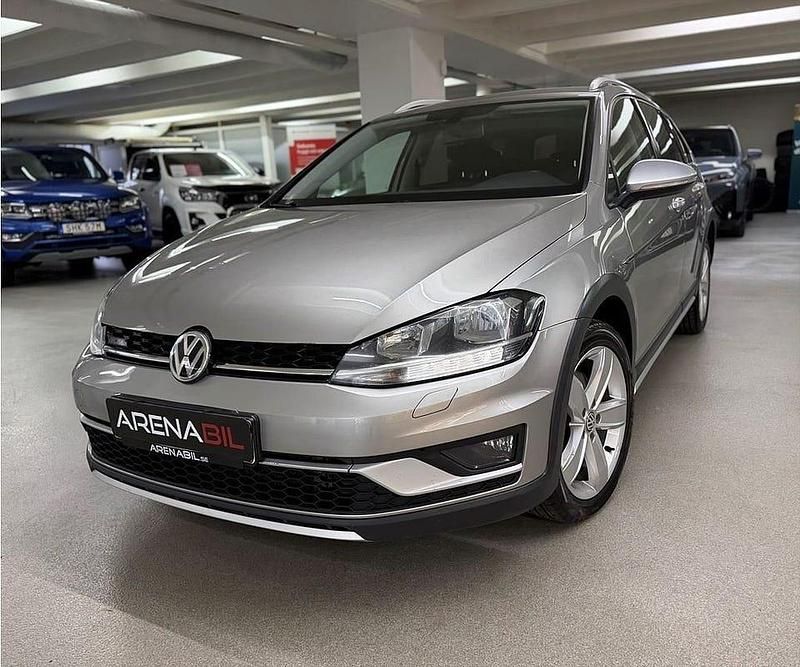 Silver Begagnad 2017 VW Golf Alltrack Kombi | 144 900 kr (Marknadspris) - Bild 1/4