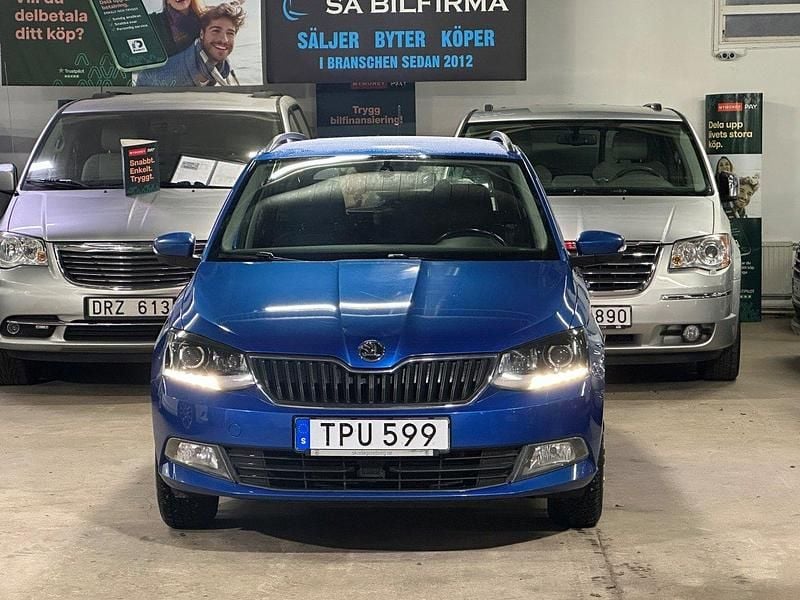 Blå Begagnad 2015 Skoda Fabia Elegance Kombi | 76 900 kr (Marknadspris) - Bild 1/4