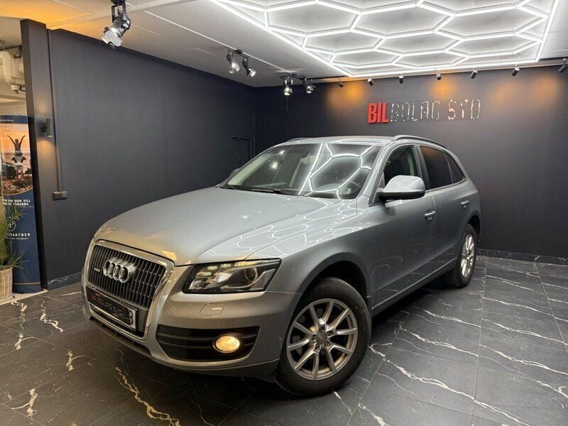 Grå Begagnad 2009 Audi Q5 Design SUV | 99 900 kr (Bra pris) - Bild 1/4
