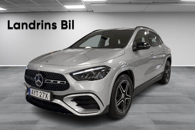 Silver Ny 2024 Mercedes GLA200 AMG Line Premium SUV | 439 000 kr (Bra pris) - Bild 1/4