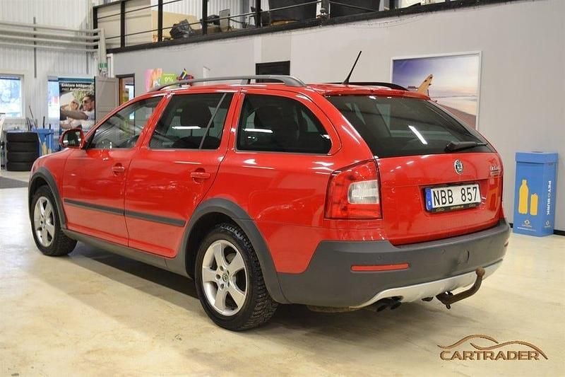 Begagnad Skoda Octavia Scout 140 HK (102 kW) 2013 Röd Kombi