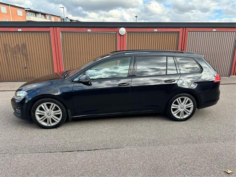 Svart Begagnad 2014 VW Golf VII Kombi | 85 000 kr (Marknadspris) - Bild 1/4