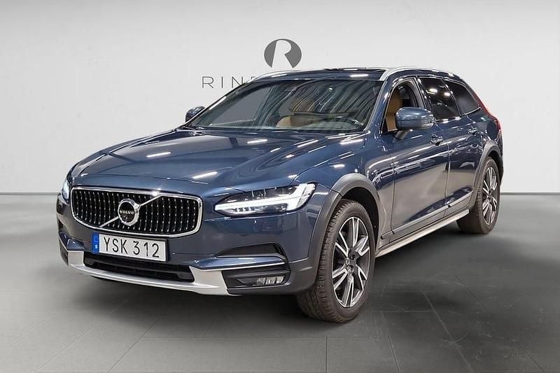 Mörkblå Begagnad 2017 Volvo V90 CC Inscription Kombi | 279 900 kr (Bra pris) - Bild 1/3