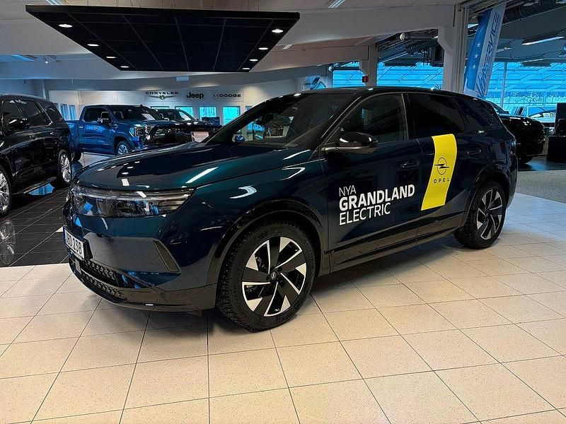 Grön Begagnad 2024 Opel Grandland Electric SUV | 599 000 kr - Bild 1/4
