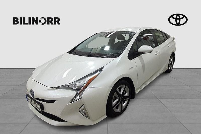 Vit Begagnad 2017 Toyota Prius Executive Halvkombi | 159 900 kr (Marknadspris) - Bild 1/4