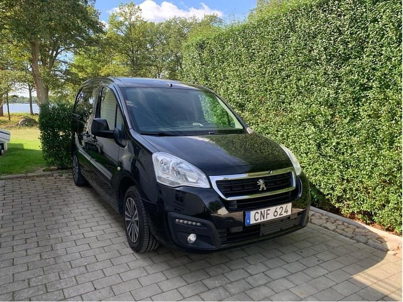 Svart Begagnad 2017 Peugeot Partner Minibuss | 85 000 kr (Bra pris) - Bild 1/3
