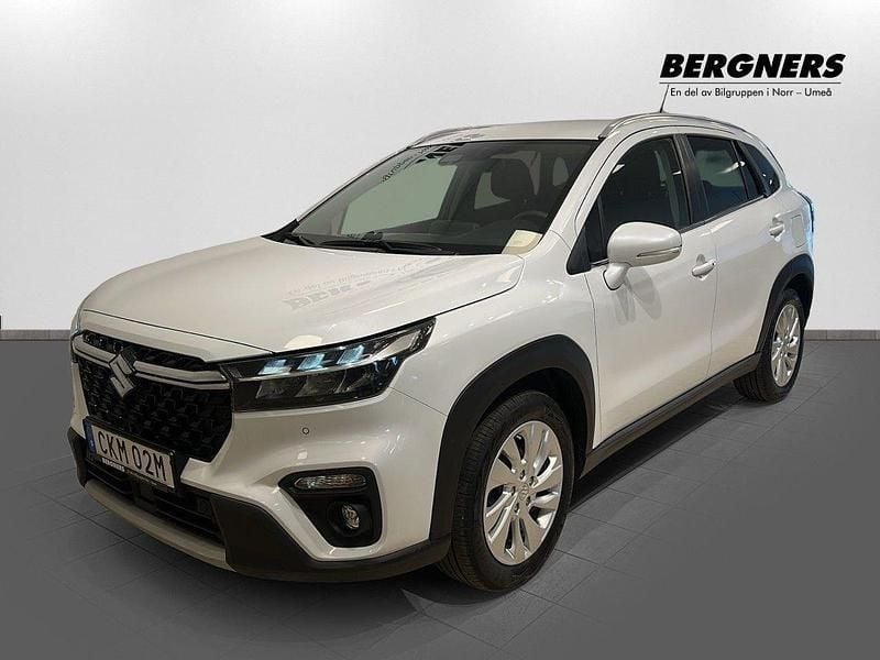 Vit Begagnad 2023 Suzuki SX4 S-Cross SUV | 289 900 kr (Marknadspris) - Bild 1/4