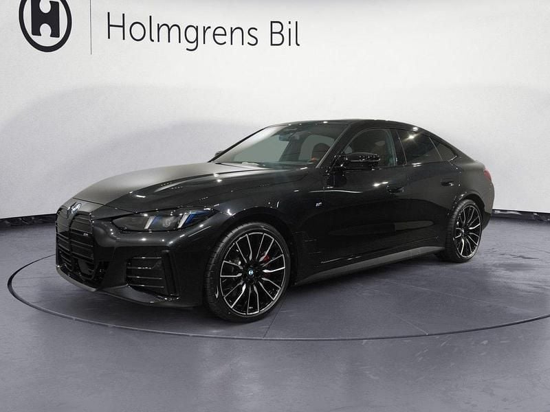 Svart (safirsvart metallic) Ny 2024 BMW i4 Efficient Dynamics Sedan | 917 700 kr - Bild 1/4