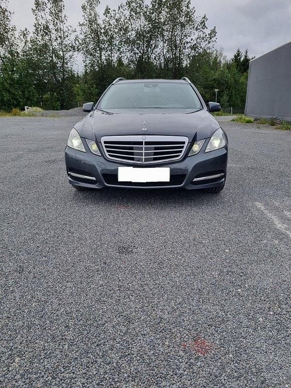 Grå Begagnad 2011 Mercedes E350 Kombi | 80 000 kr (Bra pris) - Bild 1/4