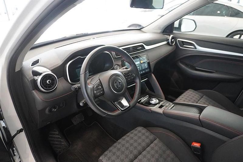 Begagnad MG ZS Comfort 114 kW (156 HK) 2022 Vit Sedan