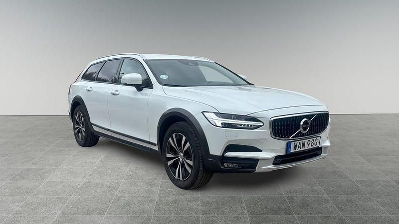 Begagnad Volvo V90 CC Momentum 194 HK (142 kW) 2019 Vit Kombi