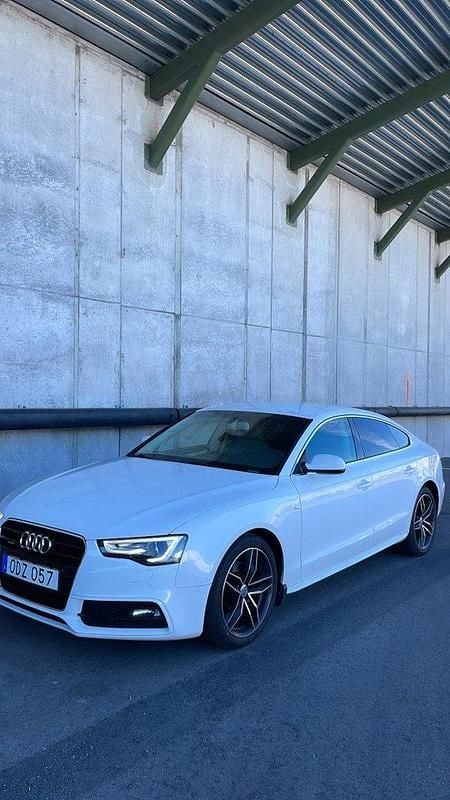 Vit Begagnad 2016 Audi A5 Sportback S-Line Halvkombi | 150 000 kr (Marknadspris) - Bild 1/4
