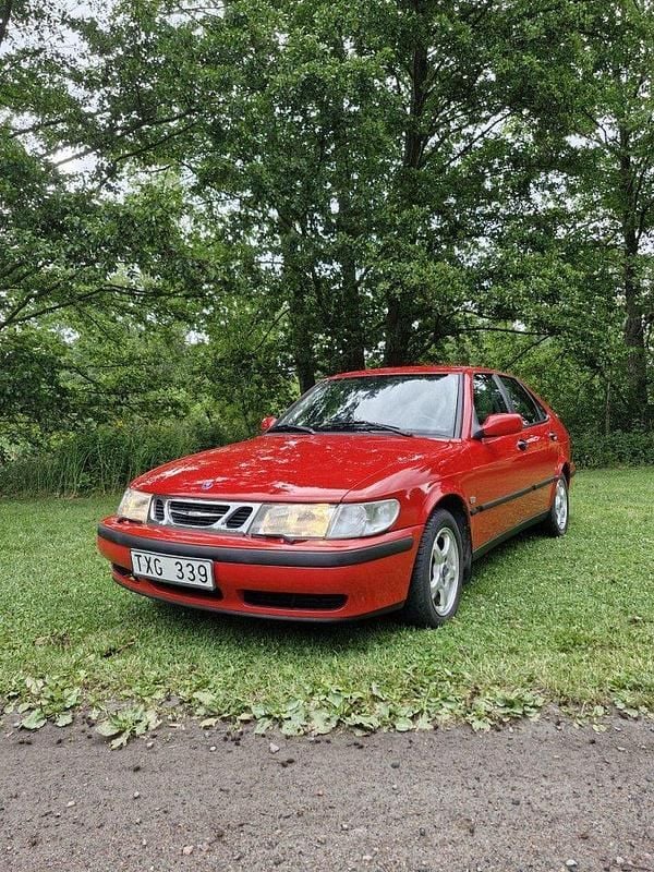 Röd Begagnad 2003 Saab 9-3 Halvkombi | 29 900 kr (Bra pris) - Bild 1/4
