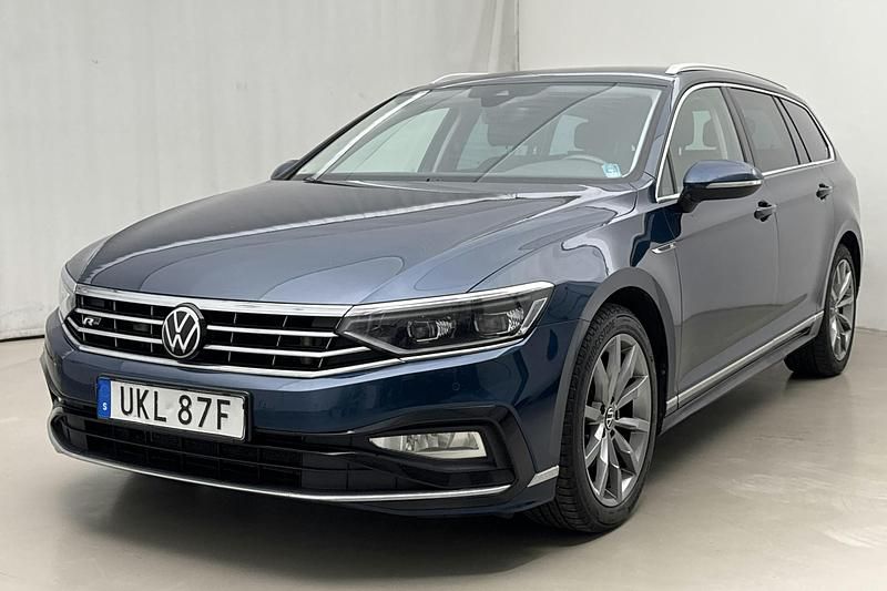 Blå Begagnad 2021 VW Passat GT Sedan | 229 000 kr (Bra pris) - Bild 1/4