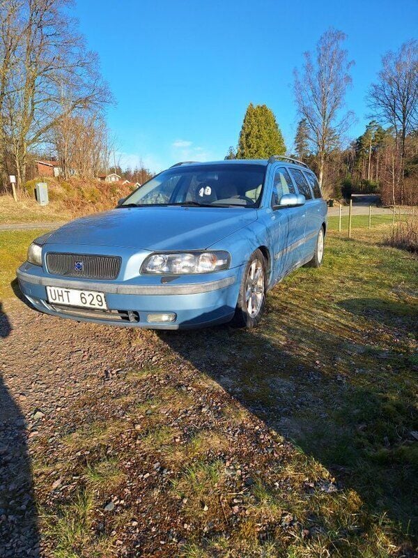 Blå Begagnad 2004 Volvo V70 Business Edition Kombi | 9 000 kr - Bild 1/4