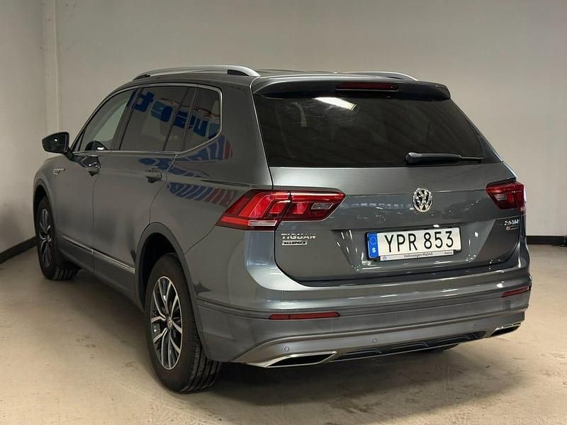 Begagnad VW Tiguan Allspace 150 HK (110 kW) 2018 Mörkgrå (grå) SUV