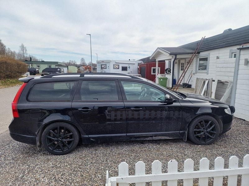 Svart Begagnad 2013 Volvo V70 Kombi | 75 000 kr (Marknadspris) - Bild 1/4