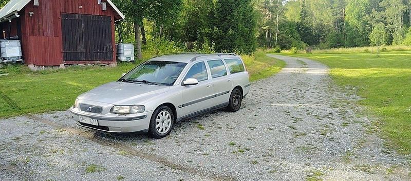 Grå Begagnad 2002 Volvo V70 Kombi | 5 900 kr (Superpris) - Bild 1/3