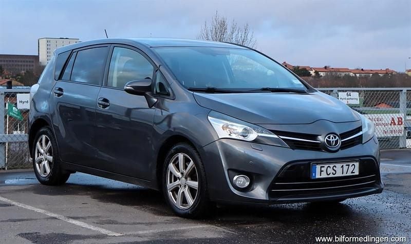 Begagnad Toyota Verso 150 HK (110 kW) 2014 Mörkgrå Minibuss