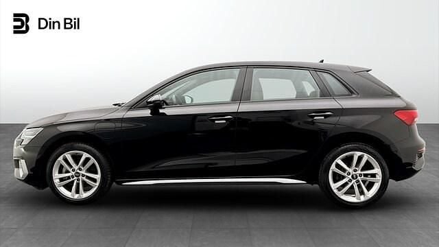 Brilliantsvart Begagnad 2023 Audi A3 Sportback e-tron Advanced Plus Sedan | 329 000 kr (Marknadspris) - Bild 1/3