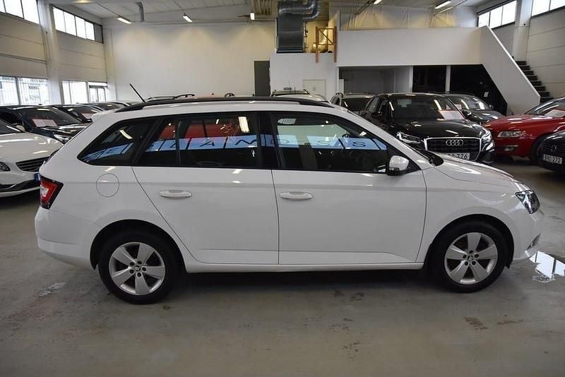 Begagnad Skoda Fabia Style 110 HK (80 kW) 2016 Vit Kombi