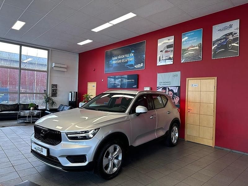 Begagnad Volvo XC40 Momentum 150 HK (110 kW) 2018 Silver SUV