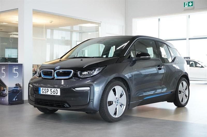 Grå Begagnad 2021 BMW i3 Comfort Edition Halvkombi | 239 900 kr (Dyr) - Bild 1/4