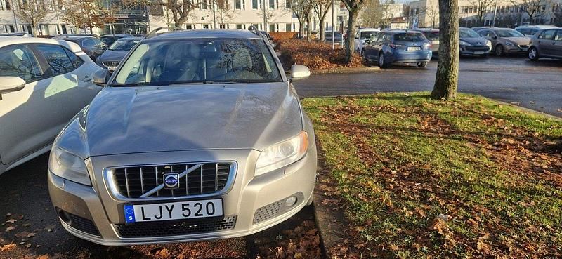 Brun Begagnad 2009 Volvo V70 Momentum Kombi | 50 000 kr (Superpris) - Bild 1/4