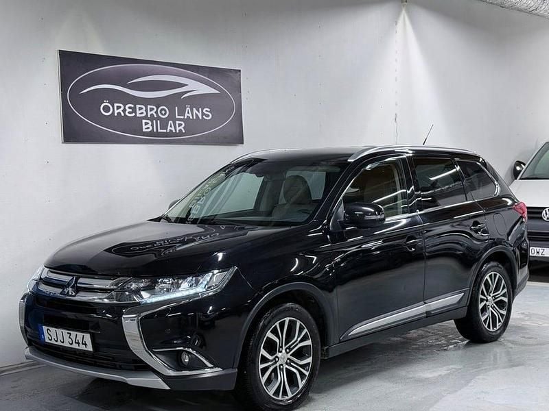 Begagnad Mitsubishi Outlander 150 HK (110 kW) 2016 Svart SUV