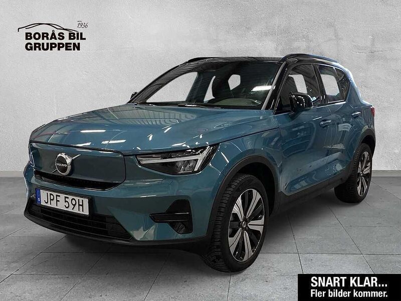 Blå Begagnad 2023 Volvo XC40 Core SUV | 379 000 kr - Bild 1/4