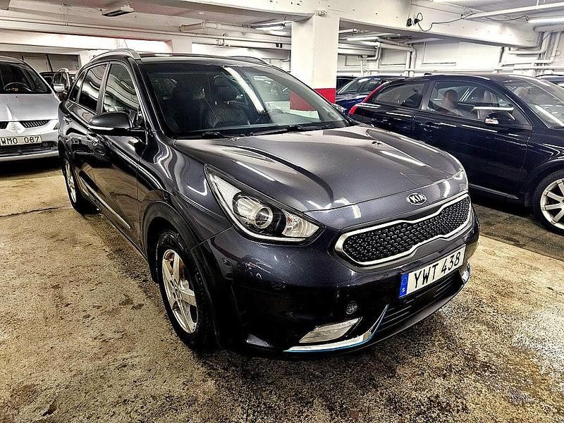 Begagnad Kia Niro Advance 105 HK (77 kW) 2017 Grå SUV