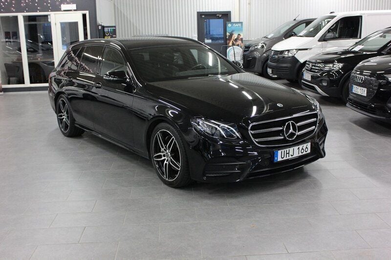 Svart Begagnad 2018 Mercedes E200 AMG Kombi | 264 500 kr (Bra pris) - Bild 1/4