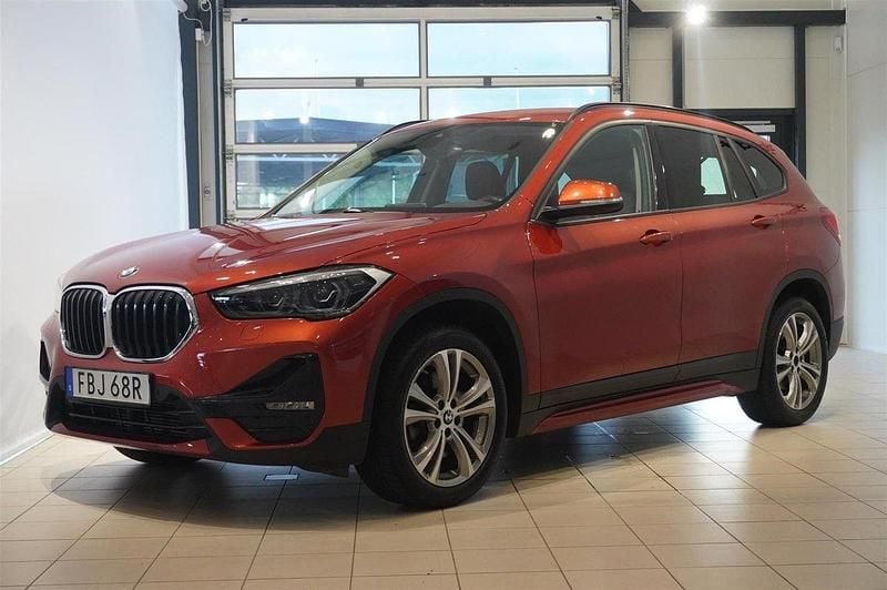 Orange Begagnad 2019 BMW X1 Sport Line SUV | 314 900 kr (Lite dyr) - Bild 1/4