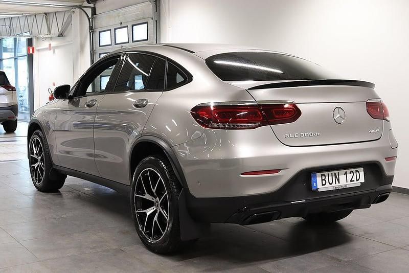 Begagnad Mercedes GLC300e AMG line 306 HK (225 kW) 2022 Silver Sportkupé