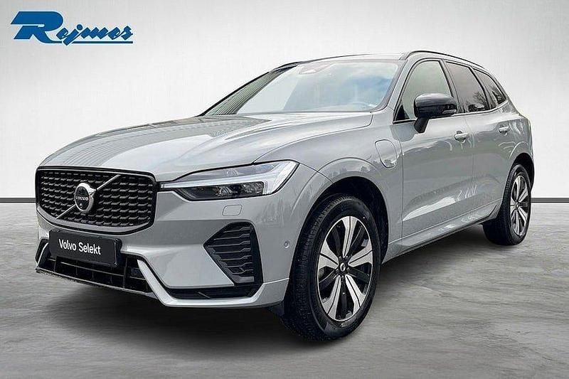 Grå (vapour grey metallic) Begagnad 2024 Volvo XC60 Plus SUV | 559 900 kr (Marknadspris) - Bild 1/4