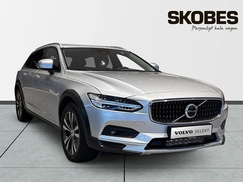 Silver Begagnad 2022 Volvo V90 CC Kombi | 399 900 kr (Marknadspris) - Bild 1/3