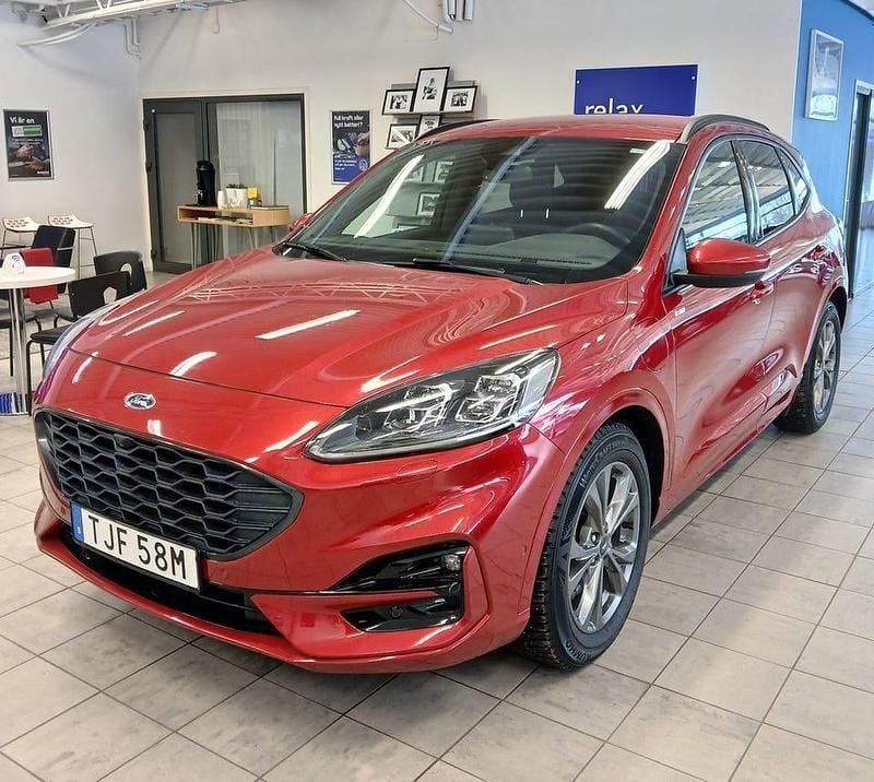 Begagnad Ford Kuga ST-Line X 152 HK (111 kW) 2020 Lucid red met SUV