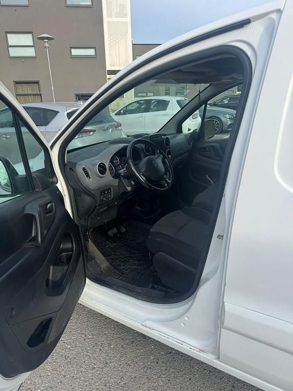 Begagnad 2017 Peugeot Partner Minibuss | 57 000 kr (Superpris) - Bild 1/4